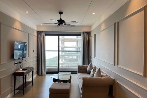 ban-can-ho-tai-alphanam-luxury-apartment