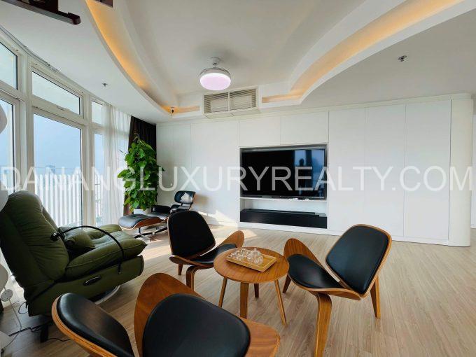 3BR Apartment at Luxurious Azura Tower