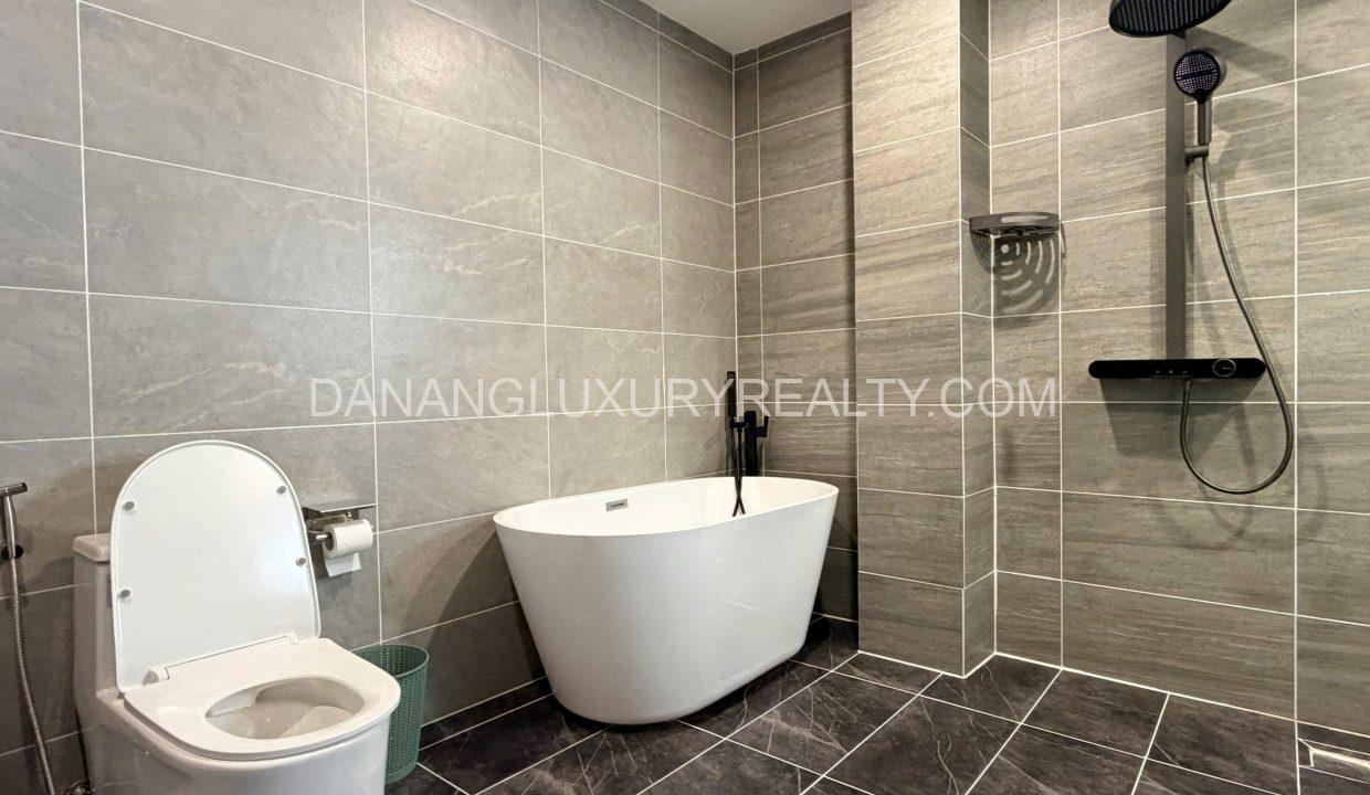 Villa Hồ Bơi Gần Biển Mỹ Khê 5 Phòng Ngủ Hiện Đại Cho Thuê
