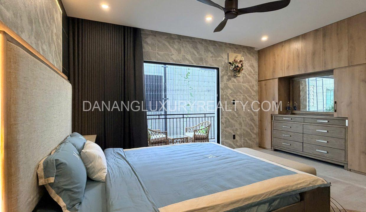 Villa Hồ Bơi Gần Biển Mỹ Khê 5 Phòng Ngủ Hiện Đại Cho Thuê