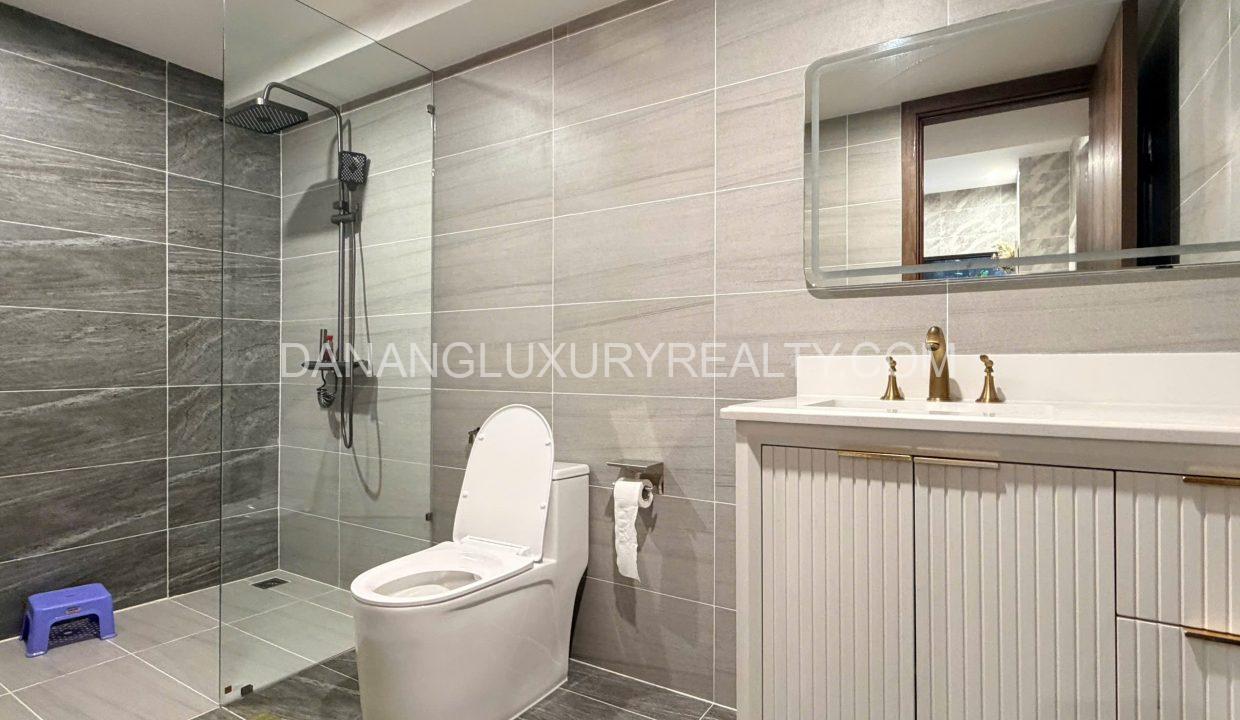 Villa Hồ Bơi Gần Biển Mỹ Khê 5 Phòng Ngủ Hiện Đại Cho Thuê