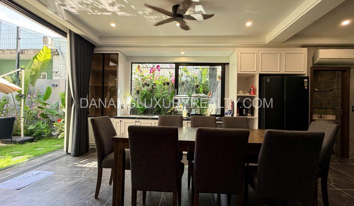 Villa Hồ Bơi Gần Biển Mỹ Khê 5 Phòng Ngủ Hiện Đại Cho Thuê