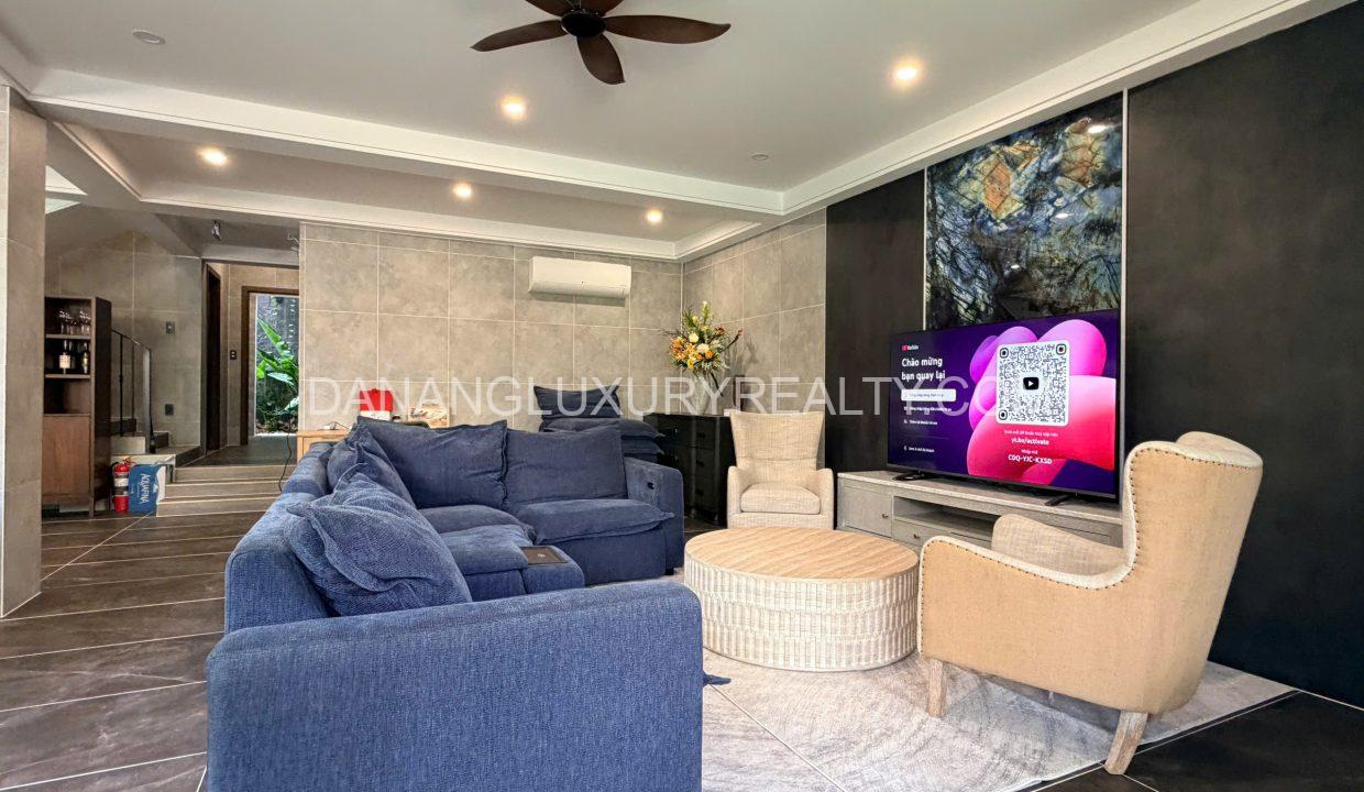 Villa Hồ Bơi Gần Biển Mỹ Khê 5 Phòng Ngủ Hiện Đại Cho Thuê